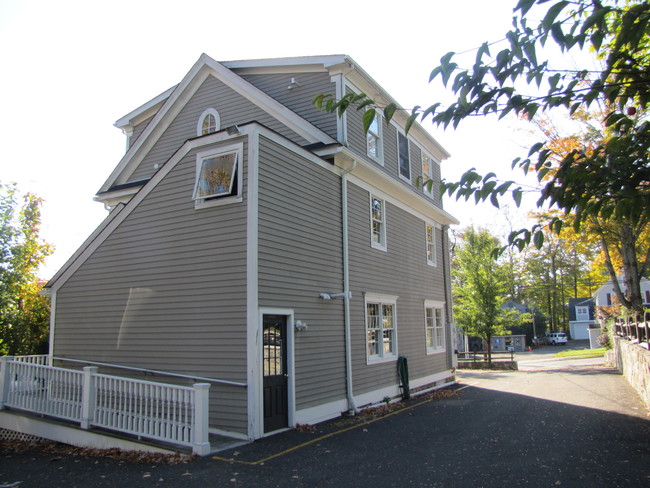 5 Danbury Rd in Ridgefield, CT - Building Photo - Building Photo