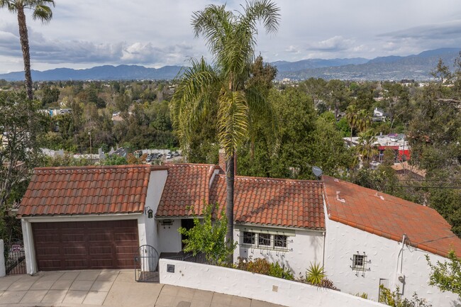 11539 Sunshine Terrace in Los Angeles, CA - Foto de edificio - Building Photo