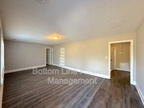 8322 Viola Dr in Charlotte, NC - Building Photo - Building Photo