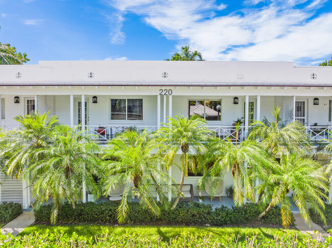 220 Atlantic Ave in Palm Beach, FL - Building Photo - Building Photo
