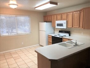 414 400 N, Unit 2 in Provo, UT - Foto de edificio - Building Photo