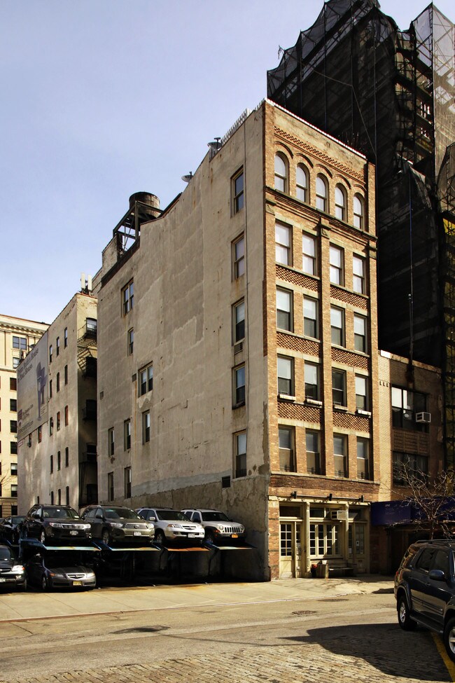 9 N Moore St