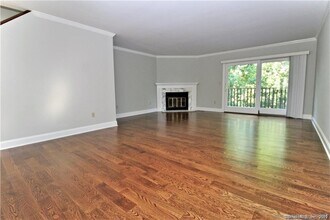 5 Glen St in Greenwich, CT - Building Photo - Building Photo