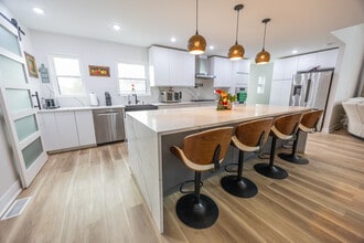 7980 Royal Ave in Zionsville, IN - Foto de edificio - Building Photo