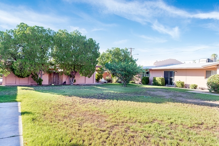 14 on Eleventh in Phoenix, AZ - Building Photo