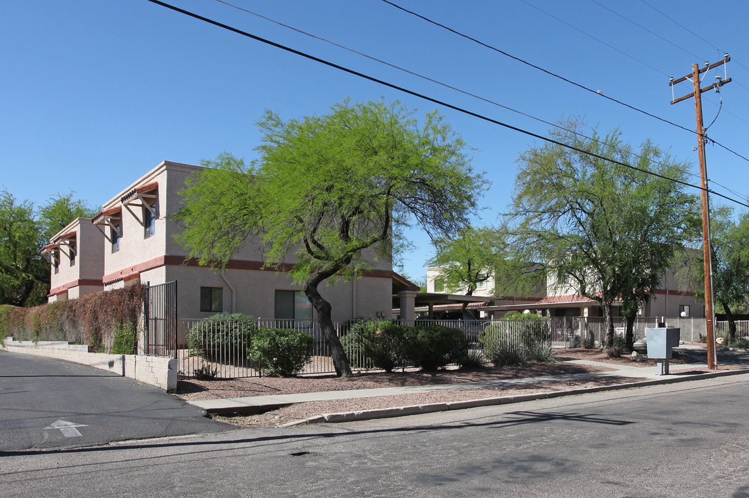 Monte Vista Townhomes in Tucson, AZ - Building Photo