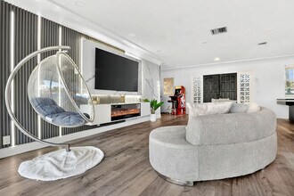 2365 NE 195th St in Miami, FL - Building Photo - Building Photo