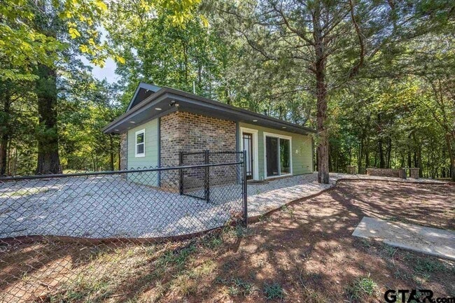 property at 690 Royal Dr N