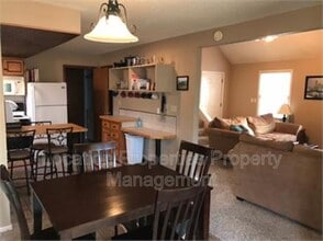 3604 Lakecrest Ct in Lawrence, KS - Building Photo - Building Photo