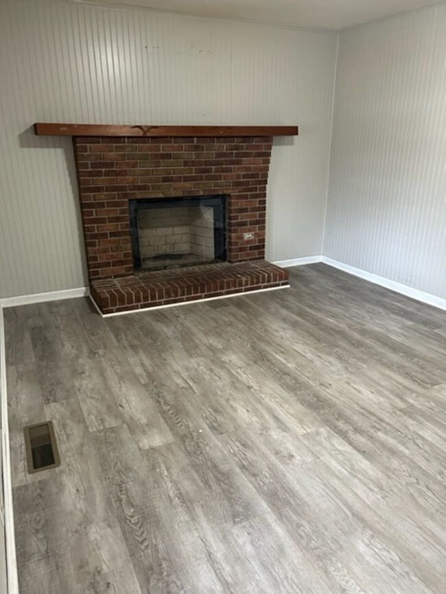 property at 5 Lake Pl