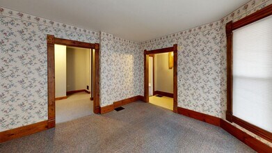 113 Madison Ave in Dixon, IL - Building Photo - Building Photo