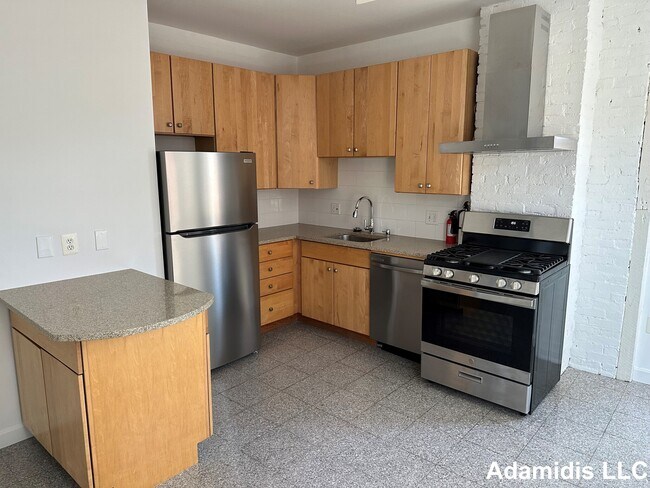 10 Boston St, Unit 3 in Boston, MA - Foto de edificio - Building Photo