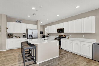 288 Homeward Way in Henderson, NV - Building Photo - Building Photo