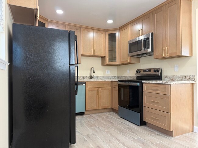 545 Northlake Dr, Unit 4