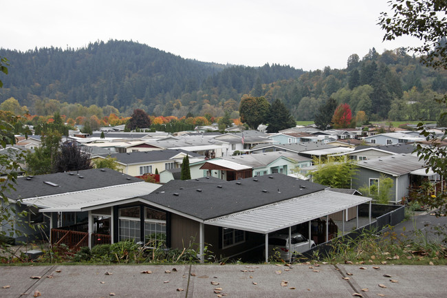 Brookhollow Mobile Home Park in Kelso, WA - Building Photo - Building Photo