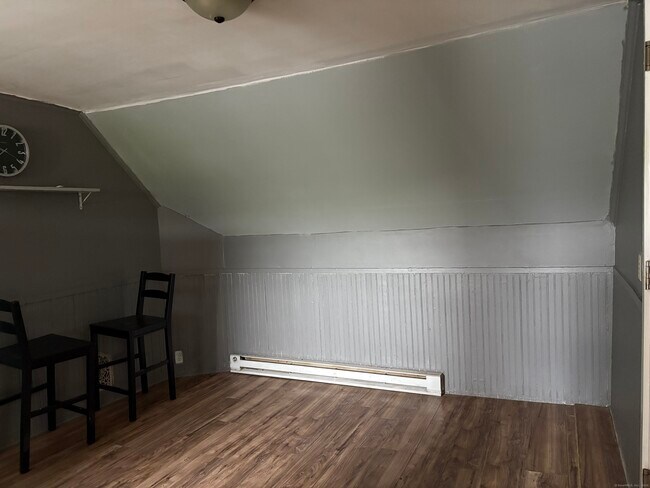 105 Oak St in Naugatuck, CT - Foto de edificio - Building Photo