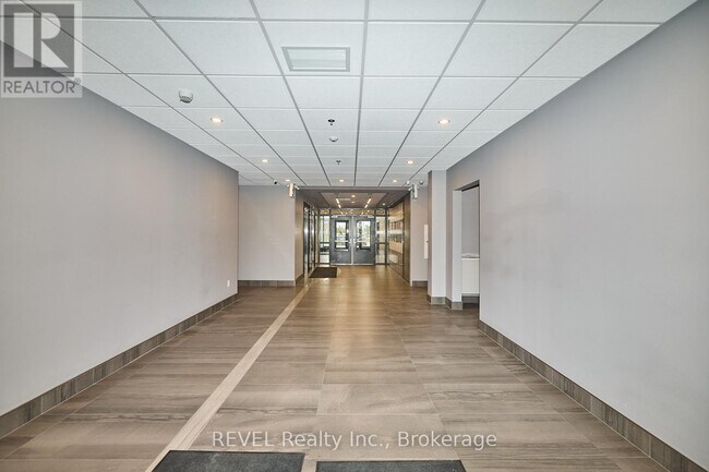 300B-300B Fourth Ave in St Catharines, ON - Building Photo - Building Photo