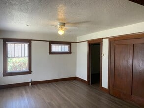 205 Walden St in Modesto, CA - Foto de edificio - Building Photo