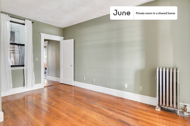 Private bedroom in 3 bed/2 bath Home in Boston, MA - Building Photo - Building Photo