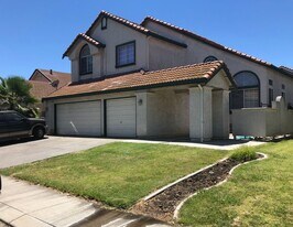 325 Melbourne Dr in Modesto, CA - Building Photo