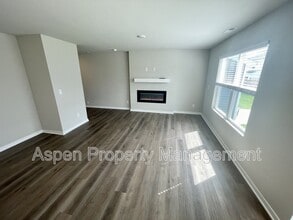 577 N Kimberlite St in Tiffin, IA - Building Photo - Building Photo