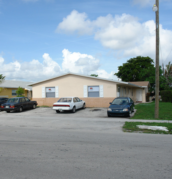 1871 NW 58th Ter in Fort Lauderdale, FL - Foto de edificio