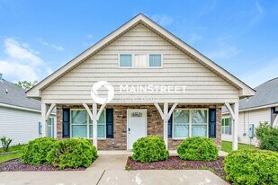 304 Creek Run Cir in Calera, AL - Building Photo