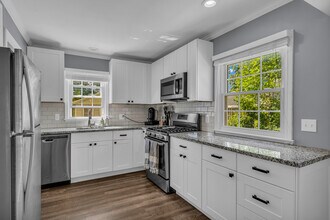 3711 Normandy Rd in Royal Oak, MI - Foto de edificio - Building Photo