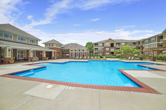 The Trellises Apartments in Florence, KY - Foto de edificio - Building Photo