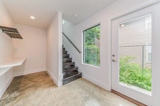 107 Ragin Lofts Aly in Lafayette, LA - Building Photo - Building Photo