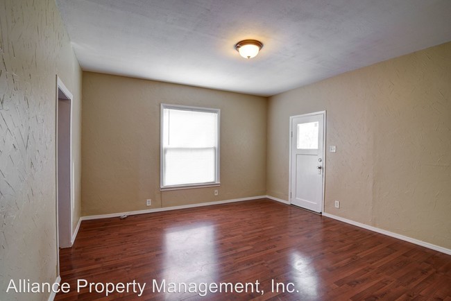 1006 Houston St in Manhattan, KS - Building Photo - Building Photo