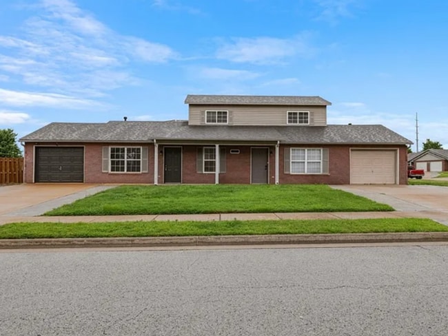 property at 3402 SW Victoria Pl