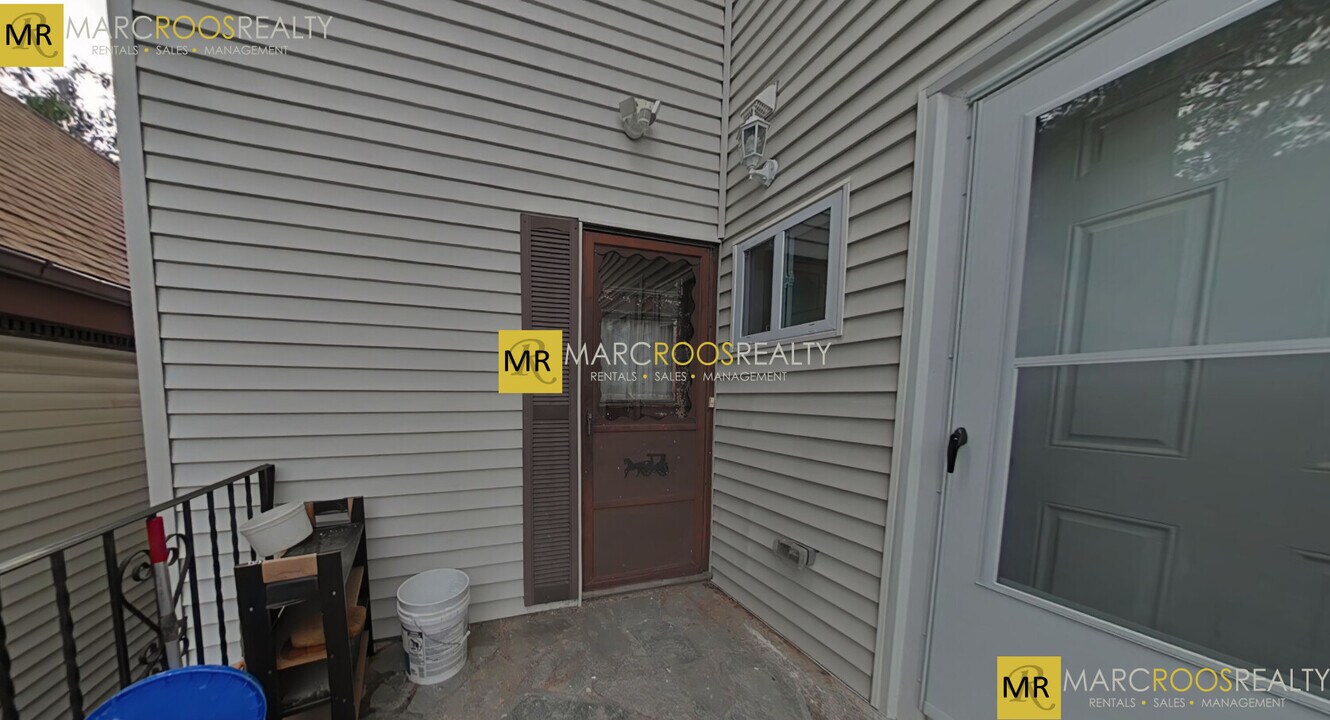 22 Grand View Ave, Unit 2 in Somerville, MA - Building Photo