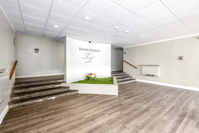 Thayer Terrace in Silver Spring, MD - Foto de edificio - Lobby