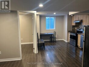 90 Canary Cl in Brampton, ON - Building Photo - Building Photo