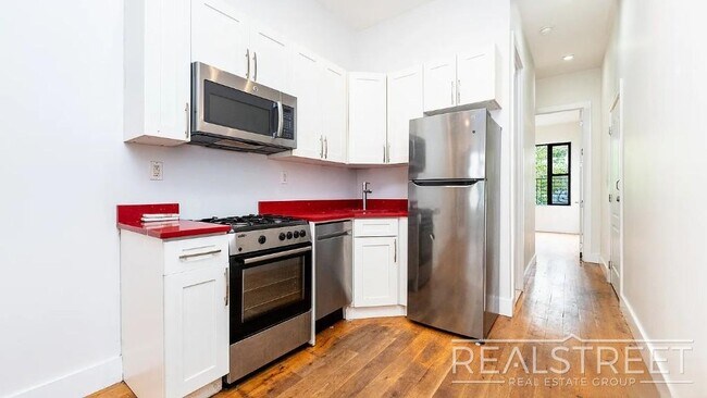 Suydam Street, Unit 1R in Brooklyn, NY - Building Photo - Building Photo