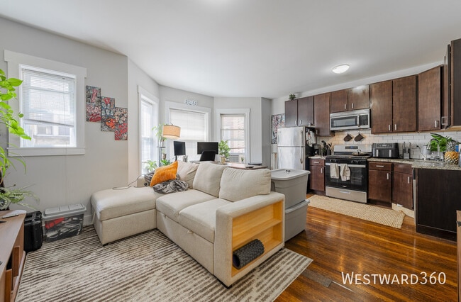 1662.5 W Farwell Ave