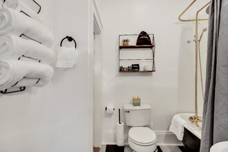 206 W 42nd St in Savannah, GA - Building Photo - Building Photo