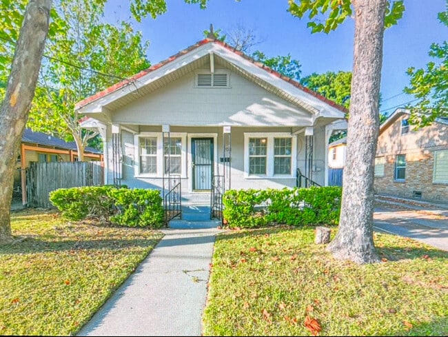 property at 208 W Lobit Ave