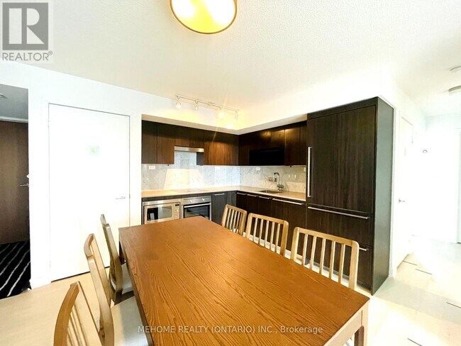 70-3070 Queens Wharf Rd in Mississauga, ON - Building Photo - Building Photo
