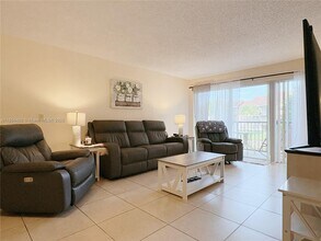9055 Wiles Rd in Coral Springs, FL - Building Photo - Building Photo