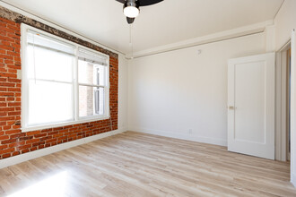 Spacious Apartment in Koreatown in Los Angeles, CA - Building Photo - Building Photo