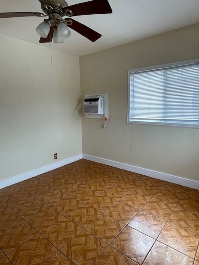122 Garcia Alley in Santa Paula, CA - Building Photo - Building Photo