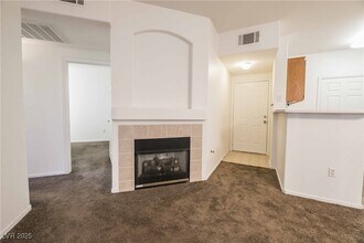 7135 S Durango Dr in Las Vegas, NV - Building Photo - Building Photo