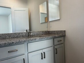 2076 Landen Ln in Santa Rosa, CA - Building Photo - Building Photo