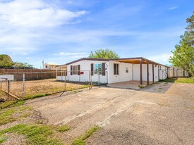 110 E Jennifer Ln in Sierra Vista, AZ - Building Photo
