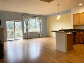 366 NW Pebble Ln in Issaquah, WA - Building Photo - Building Photo