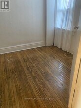 312 College St in Toronto, ON - Building Photo - Building Photo