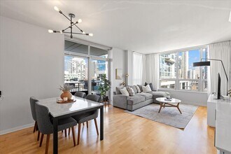 330 W Grand Ave, Unit 1206 in Chicago, IL - Building Photo - Building Photo