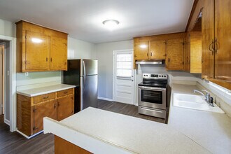 5305 Albert St in North Charleston, SC - Foto de edificio - Building Photo